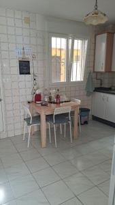Kuchyňa alebo kuchynka v ubytovaní CASA SANTO a 2 minutos de la playa a pié y parking gratuito