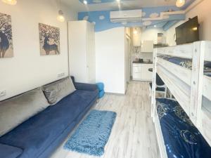 a living room with a couch and bunk beds at Solne Apartamenty Luna in Wieliczka