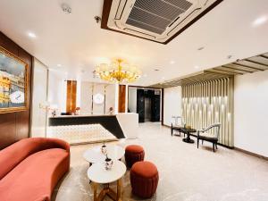 Posezení v ubytování Hotel The Savode - Just 2 Mins From Golden Temple Amritsar