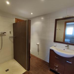 Koupelna v ubytování Xalet Cal Cadiach
