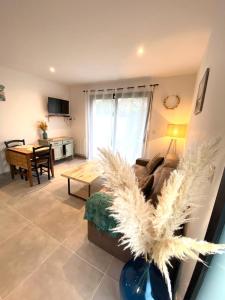 a living room with a couch and a table at L'Escale Marine in Saint-Lunaire