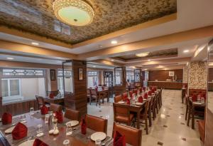Restaurace v ubytování Summit Oakden Resort & Spa Mall Road