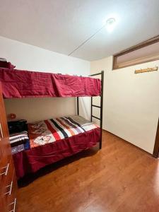 a bedroom with a bunk bed in a room at Departamento en centro de Quito. H&O in Quito