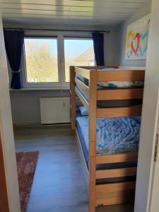 a bedroom with two bunk beds and a window at Ferienwohnung am Stadion Bochum Grumme in Bochum