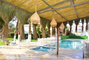 Der Swimmingpool an oder in der Nähe von Marla Didim Otel