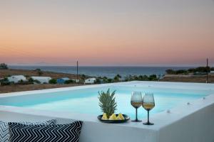 Gallery image of Black and White Villa in Vourvoulos