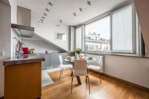 A kitchen or kitchenette at tHE Orange Attic