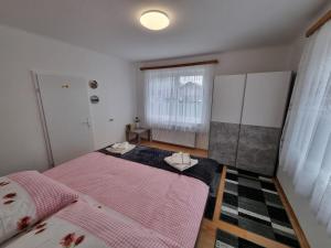 Voodi või voodid majutusasutuse Pension DonauBlick Grein 1 , Spitzfeldstr 1 toas