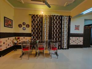 a dining room with a table and chairs at New Chandigarh Holiday Home in Chandīgarh