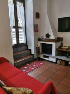 a living room with a fireplace and a television at Appartamento Alba - Residence Montesole in Ponte di Legno