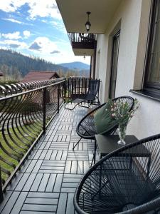 En balkon eller terrasse på Apartament z kominkiem The One Belweder