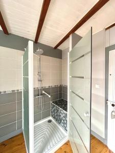 a bathroom with a shower with a glass door at Chez Sarah - L'Escapade in Javerlhac-et-la-Chapelle-Saint-Robert