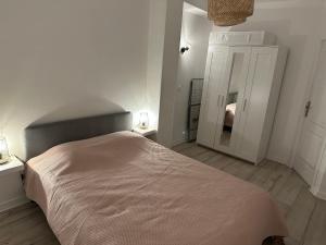 Posteľ alebo postele v izbe v ubytovaní Appartement spacieux - proche centre et therme