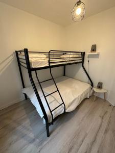 Posteľ alebo postele v izbe v ubytovaní Appartement spacieux - proche centre et therme