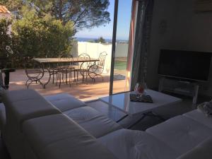 Fotografia z galérie ubytovania Maison climatisée vue mer piscine privée plage v destinácii Bandol