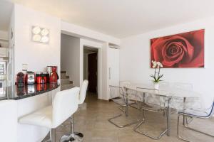 Fotografia z galérie ubytovania Maison climatisée vue mer piscine privée plage v destinácii Bandol