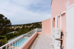 Fotografia z galérie ubytovania Maison climatisée vue mer piscine privée plage v destinácii Bandol