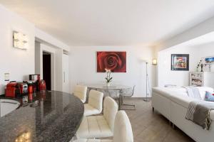 Fotografia z galérie ubytovania Maison climatisée vue mer piscine privée plage v destinácii Bandol