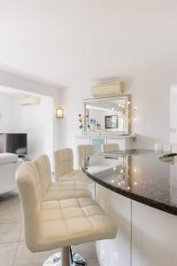Fotografia z galérie ubytovania Maison climatisée vue mer piscine privée plage v destinácii Bandol