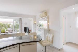 Fotografia z galérie ubytovania Maison climatisée vue mer piscine privée plage v destinácii Bandol