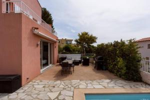 Fotografia z galérie ubytovania Maison climatisée vue mer piscine privée plage v destinácii Bandol