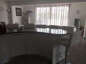 Fotografia z galérie ubytovania Maison climatisée vue mer piscine privée plage v destinácii Bandol
