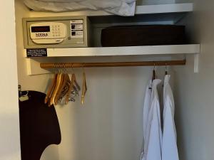 Gallery image of Historic Branson Hotel - Notebook Room with Queen Bed - Downtown - FREE TICKETS INCLUDED in Branson