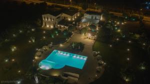 an overhead view of a swimming pool at night at Casal Sikelio in Cassibile