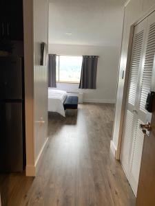 a bedroom with a bed and a window in a room at Sophisticated studio apartment in Gadsden, AL in Gadsden