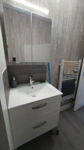 Kúpeľňa v ubytovaní Charmant deux pièces centre Cantimpré3