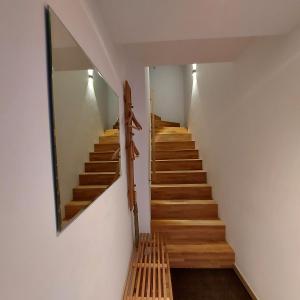 a staircase in a house with a mirror at Ruhige 2-Zimmer Ferienwohnung FeWo Bodensee in Öhningen