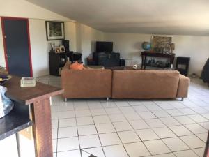 a living room with a couch and a table at le dépot Appartement du canal 80m2 à champvert in Champvert