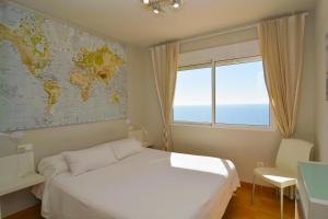 Posteľ alebo postele v izbe v ubytovaní Beach & Golf seafront house Campoamor Alicante