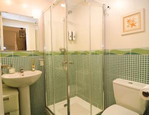 Kúpeľňa v ubytovaní Beach & Golf seafront house Campoamor Alicante