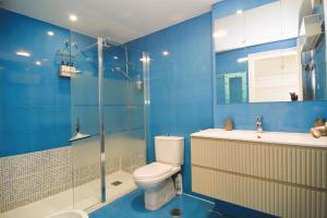 Kúpeľňa v ubytovaní Beach & Golf seafront house Campoamor Alicante