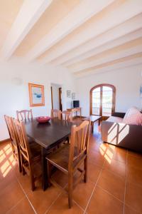 a dining room with a table and chairs at Duplex Es Brucs in Cala Morell