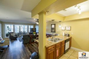 Galeriebild der Unterkunft 2BR Walk-In Condo - Near the 76 Strip - Pool - FREE TICKETS INCLUDED - CLC-7 in Branson