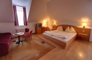 A bed or beds in a room at Postwirt