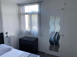 Łóżko lub łóżka w pokoju w obiekcie Appartement proche centre ville
