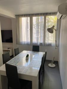 Kuchnia lub aneks kuchenny w obiekcie Appartement proche centre ville