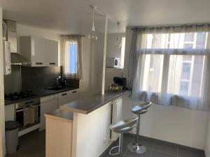 Kuchnia lub aneks kuchenny w obiekcie Appartement proche centre ville