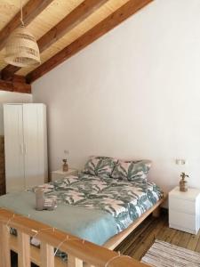 a bedroom with a bed and a white wall at Loft Estación Quintana in Gijón