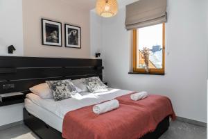 a bedroom with a large bed with two pillows on it at Apartament Czorsztyn in Kluszkowce