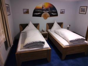 two twin beds in a room with at Hotel Gotthard in Göschenen