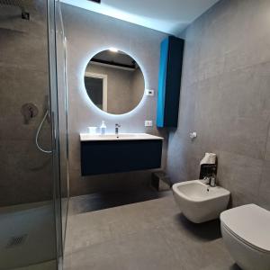 a bathroom with a sink and a toilet and a mirror at Casa Ciliegi 3 in Marostica +10 photos