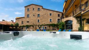 Bazén v ubytovaní Hotel Sant Joan alebo v jeho blízkosti