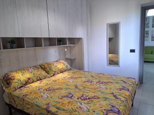 a bedroom with a bed with a colorful blanket at I Sogni di Alice in Pula