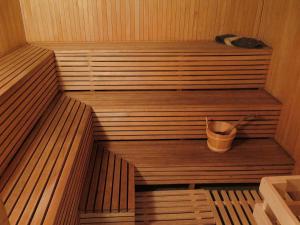 a sauna with a bucket in the middle at Justinos Vila in Palanga