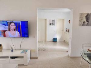 A television and/or entertainment centre at El ron ron de Fuerte