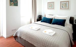 En eller flere senge i et værelse på Apartment Ajuda Tagus River View